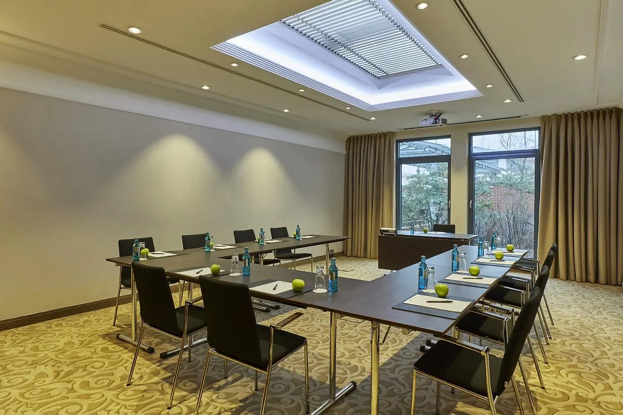 H4 Hotel Hannover Messe Laatzen 4*,